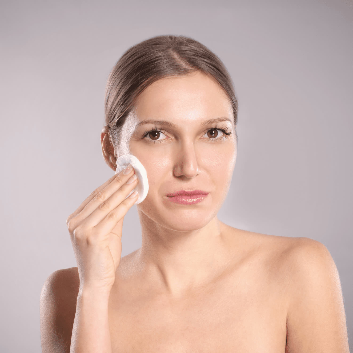Collecting a skin sample with a swab