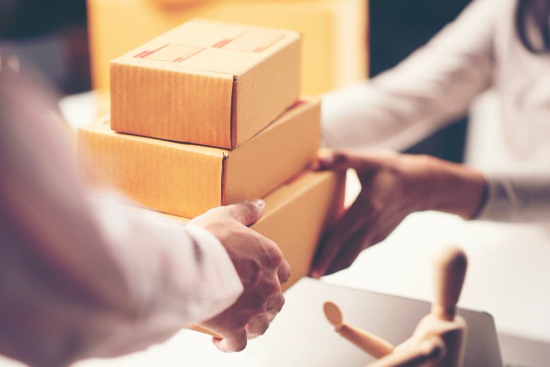 Handing over a parcel